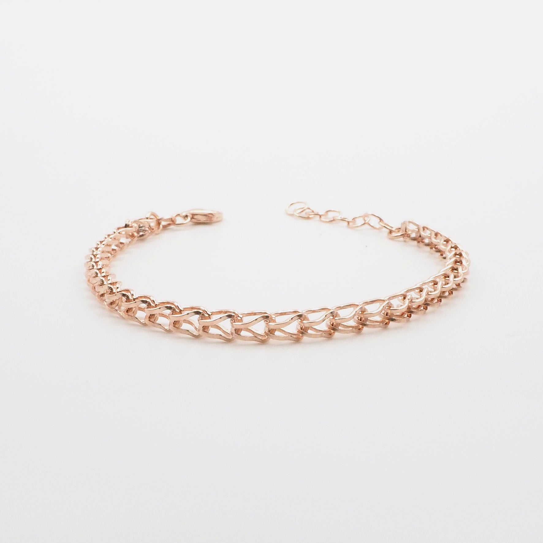 Silber Armbaender fuer Damen jetzt kaufen in unserem Onlineshop oder vor Ort in unserer Filiale in Basel